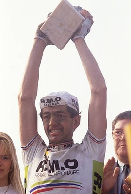 Marc Madiot after winning the 1991 Paris-Roubaix Cycling Sports Old Photo 1