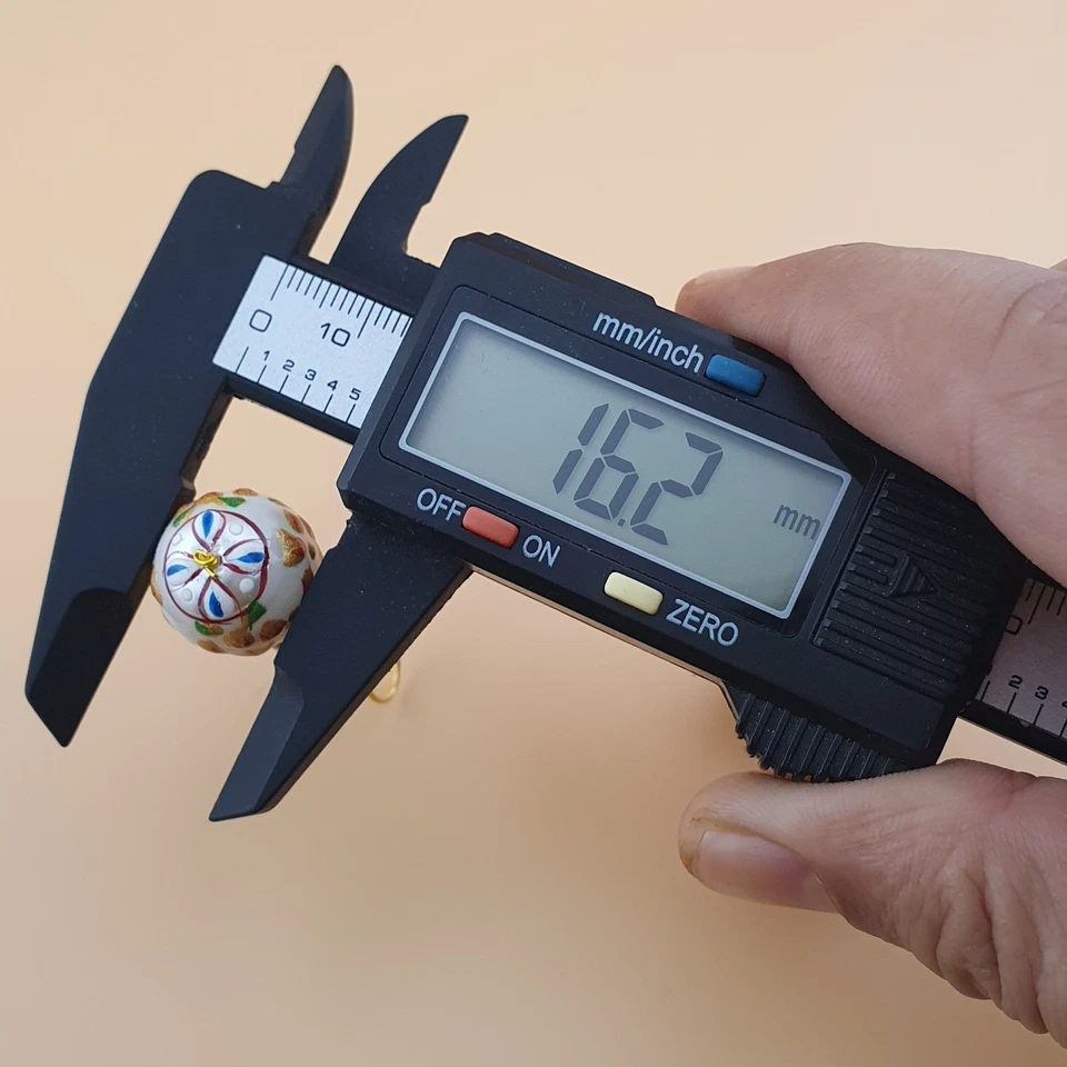 Pendientes colgantes afganos artesanales de esmalte colorido y latón brillante con cuentas Foto 3 de 4