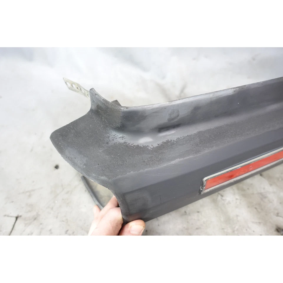 BMW E30 1986-1987 serie 3 cupé sedán parachoques trasero derecho cubierta de plástico OEM Foto 4 de 4