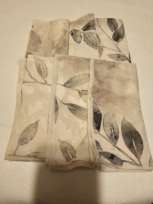 6 Polyester Napkins with Green and Brown Leaves