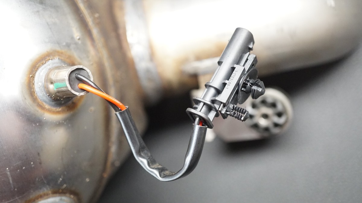 GENUINE MERCEDES BENZ SL R231 EXHAUST SOUND GENERATOR SUBWOOFER  