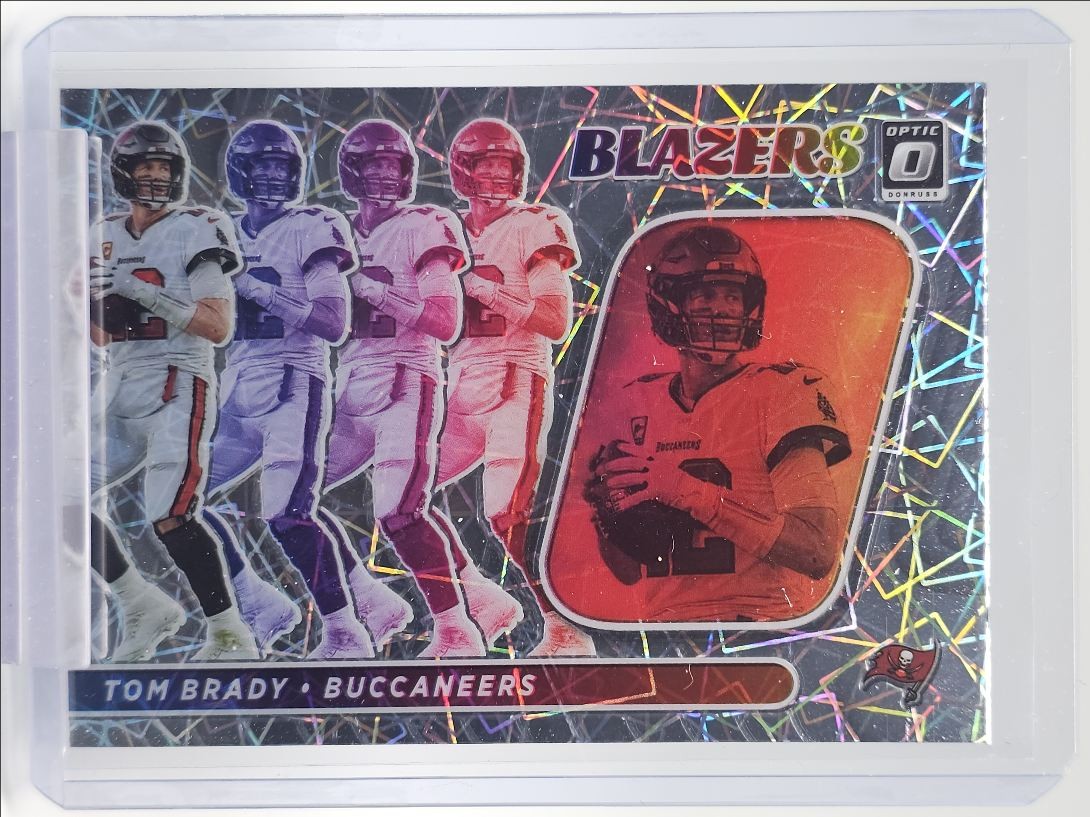 TOM BRADY 2022 DONRUSS OPTIC BLAZERS CASE HIT SSP PRIZM #B-3 Q5972