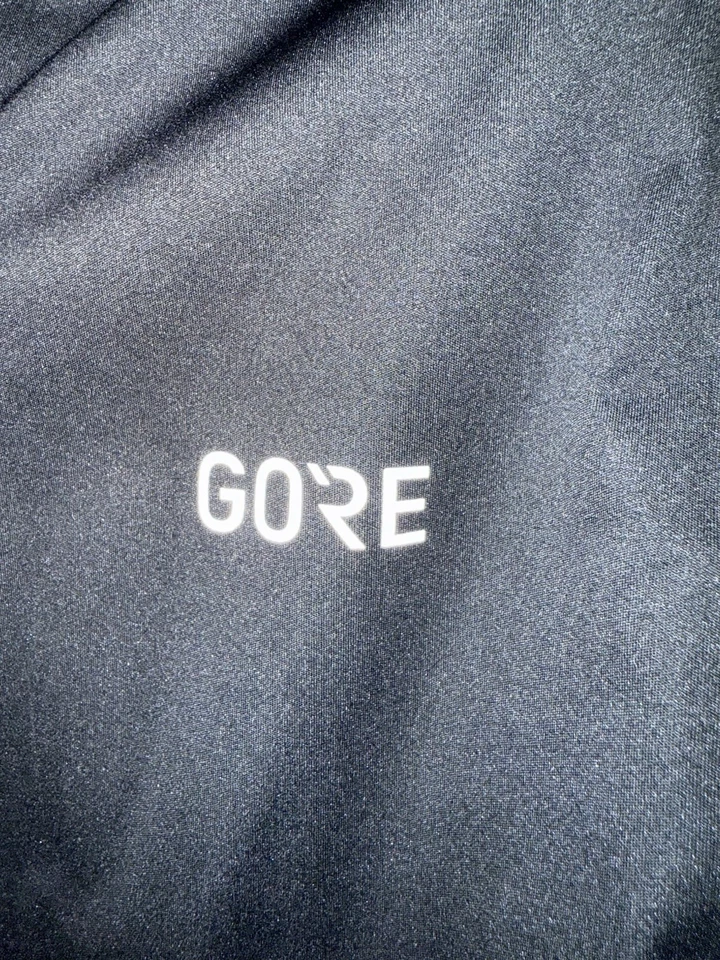 Chaqueta impermeable para mujer GORE negra. Talla L Foto 4 de 4