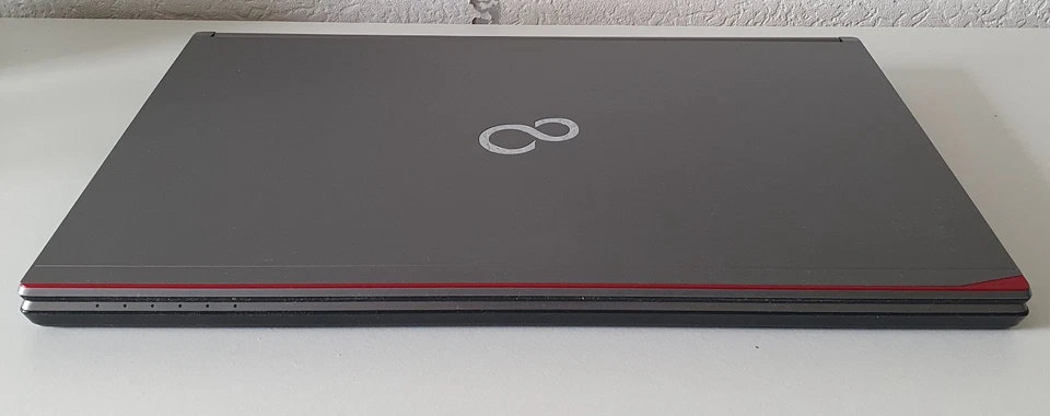 FUJITSU LIFEBOOK E756 i5-6gen. 8 GB RAM, 500 GB HDD Wind.11 Pro, 15,6 pollici. - Immagine 2 di 4