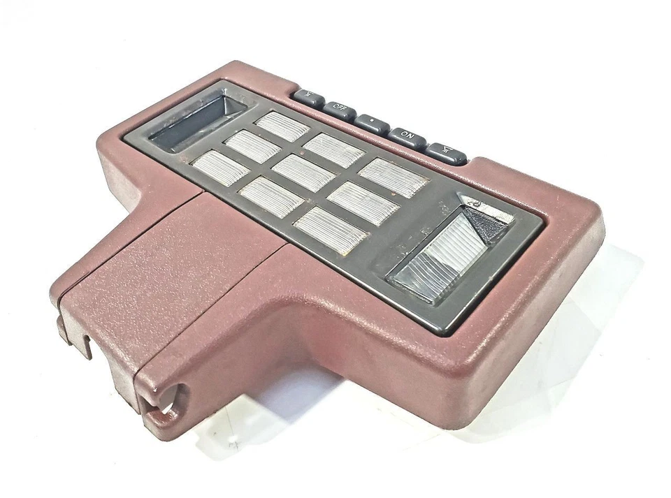 Оригинальный купольный фонарь 1987 Chrysler Conquest с несколькими царапинами  - Изображение 2 из 4