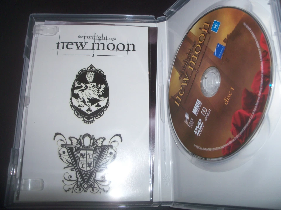 New Moon - The Twilight Saga (Tempoary tattoo Edition) (Aust Region 4) DVD - image 2 of 2