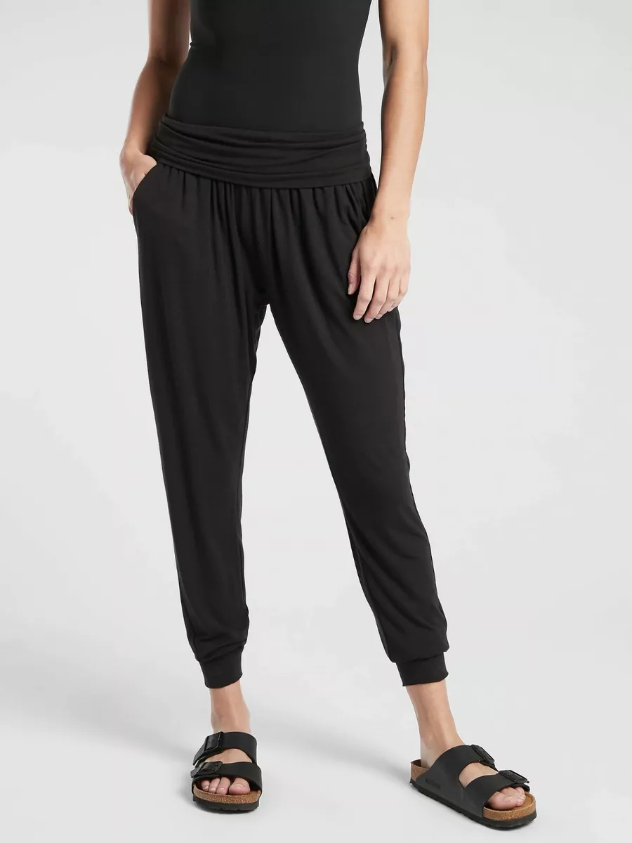 NWOT Athleta Studio Jogger, Black SIZE L #446680 T0618