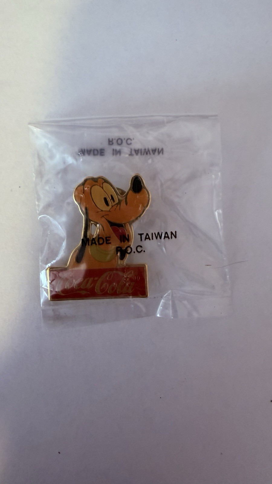 1986 Coca Cola Disney Pin Pluto Walt Disney World 15th Anniversary Taiwan