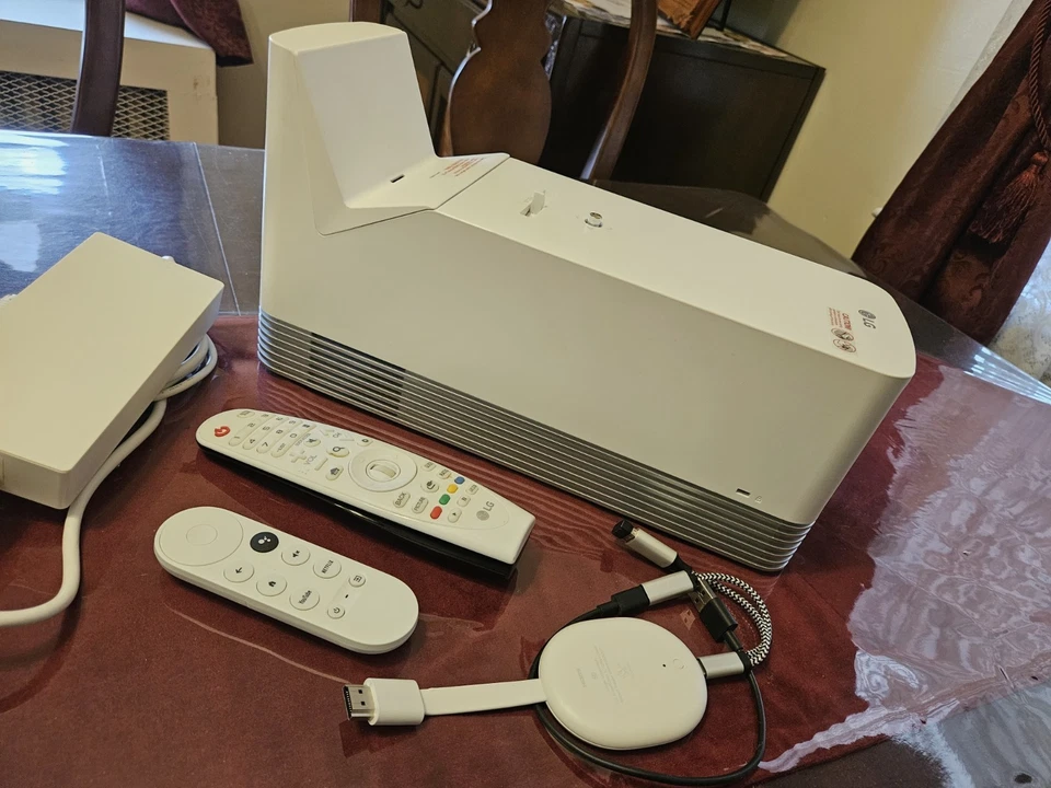 LG HF85LA - BUNDLE Chromecast TV - 1500 Lumen Ultra Short Throw - Image 2 of 4