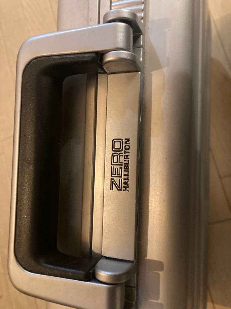 ZERO HALLIBURTON Security Case, Medium, Silver - image 2