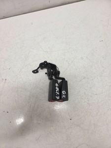 Volkswagen Golf VII 2014 Hinten Gurtschloss hinten Mitte 8V0857739A SAD43453