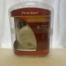 First Alert Smoke and Fire Alarm w/Battery Backup Includes Batt SA303CN NEW