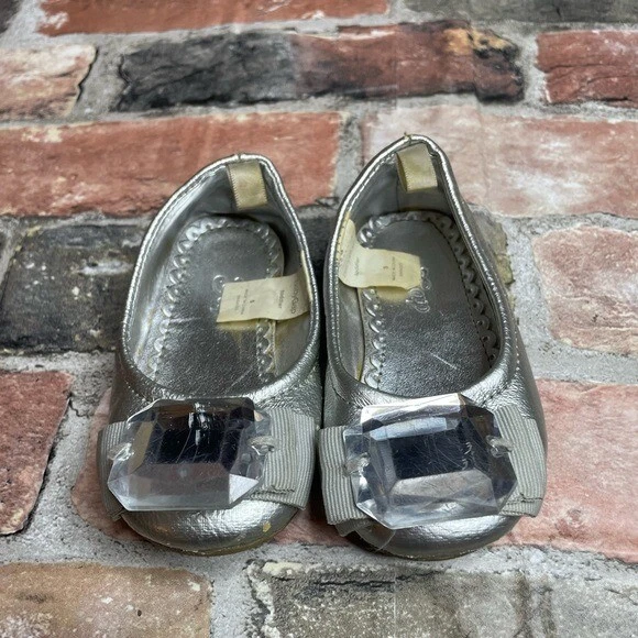 Pisos Gap plateados para niños pequeños talla 5 Foto 2 de 4