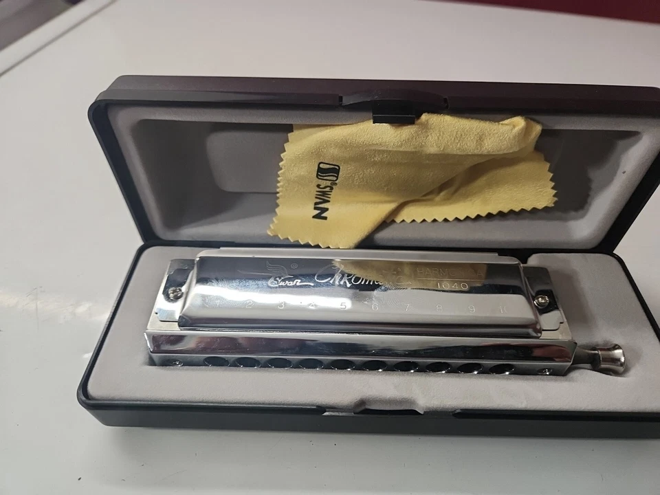 Armónica Swan Chromatic 1040 con estuche rígido Foto 2 de 4