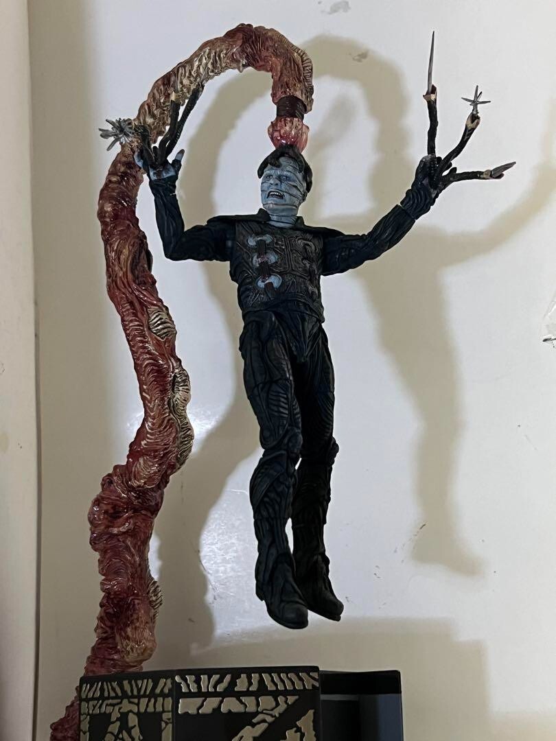 NECA HELLRAISER フィギュア　Dr.チャナード　箱なし欠品あり s-l1200.jpg