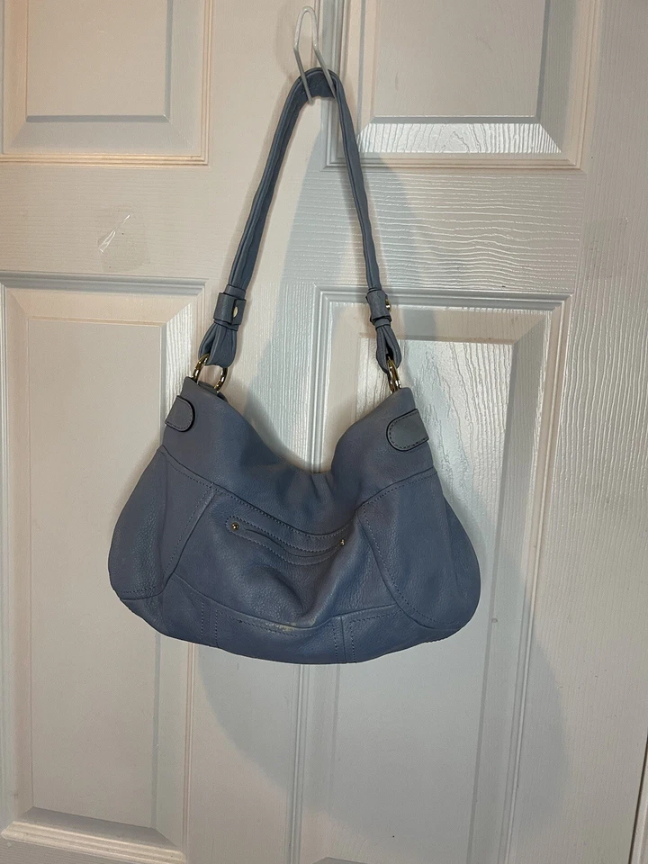 Bolso de hombro pequeño B Makowsky de cuero azul con herrajes y detalles en tono dorado Foto 4 de 4