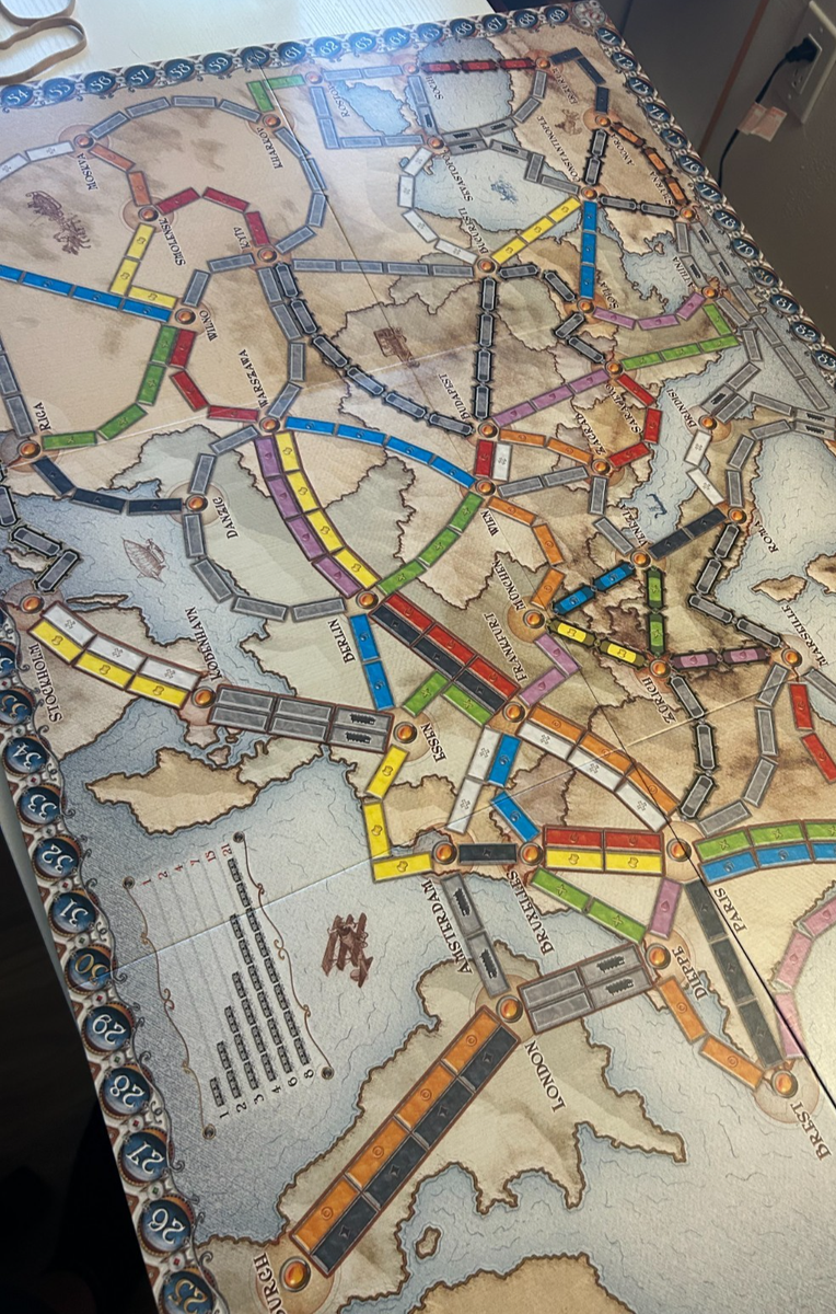 Ticket To Ride Berlino - Gioco Da Tavolo Strategico Per 2-4 Giocatori, Da 8 Anni In Su. Esplora Berlino Con Tram E Metropolitane, Partite Rapide Da 10-15 Minuti. Edizione In Italiano.