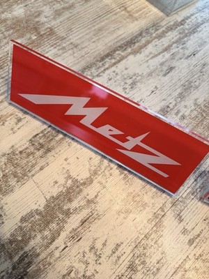 Metz Logo Acryl aufstellet Zwei Mal