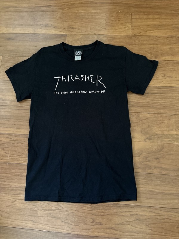 Thrasher The New Religion Worldwide Skate Graphic Retro Tshirt VTG Size Small