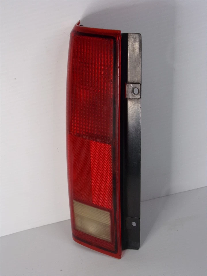 Luz trasera Chevrolet Astro GMC Safari 1985-2005 OEM 16502447 99 01 02 03 04 05 Foto 3 de 4