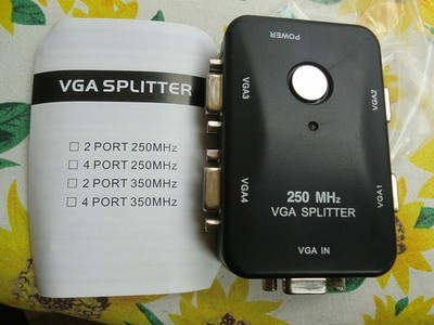 X  1 x VGA Splitter 4fach 250 MHz