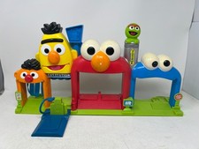 Sesame Street Giggle N Go Garage,Elevator, Elmo Oscar Cookie AS IS. WORKS
