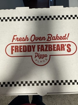 Freddy Fazbear Five Nights at Freddy s Large Lidded Cardboard Pizza Box