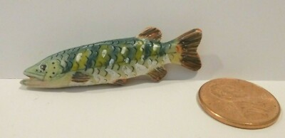 DOLLHOUSE MINIATURE GREEN & WHITE  FISH   1 13/16'' LONG