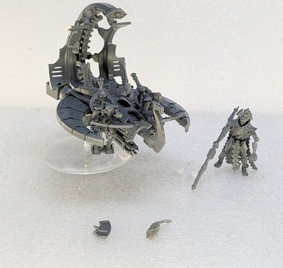 Necron Catacomb Command Barge Warhammer 40k Games Workshop Miniatur grundiert 