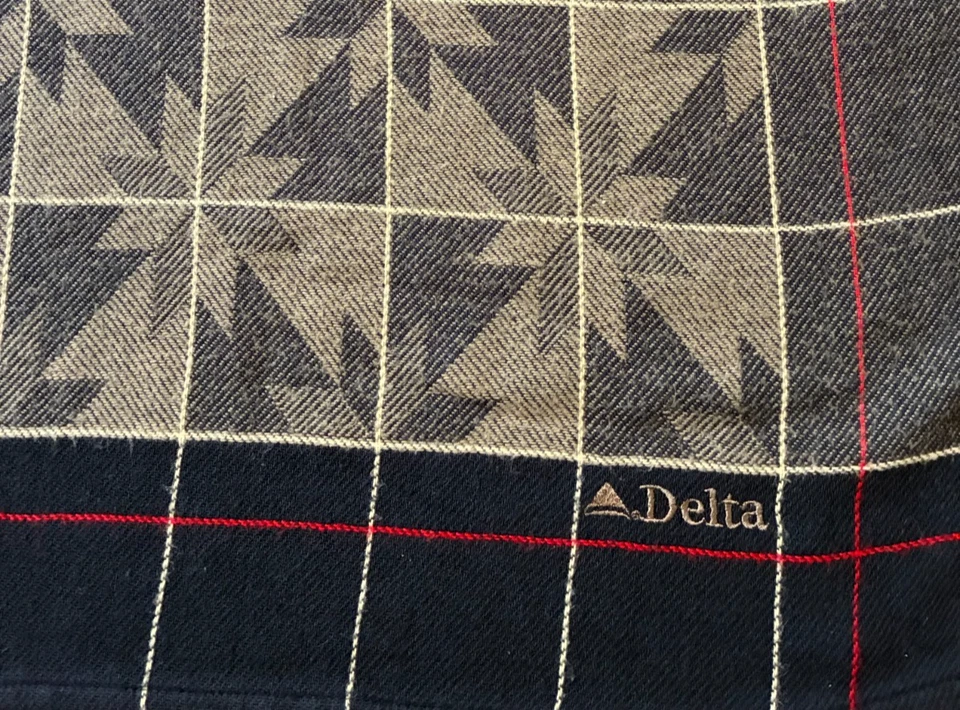 Vintage DELTA AIRLINES SNOWFLAKE BLANKET First Class Snowflake Horsfall ENGLAND - Image 3 of 4
