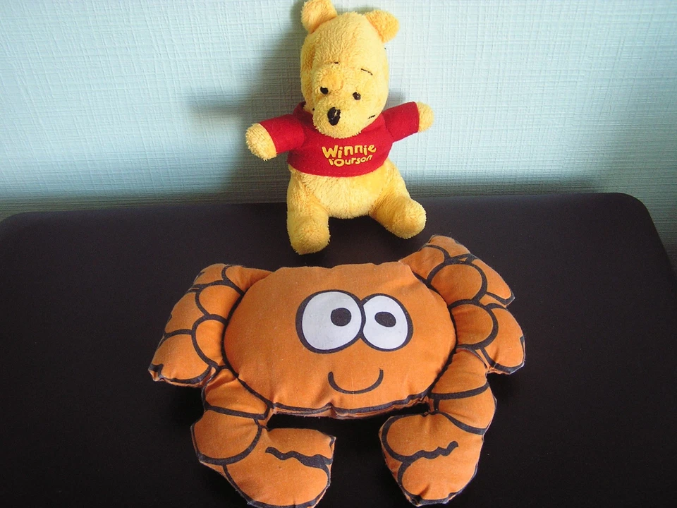HOCHET "Crabe" et peluche "Winnie l'ourson" - Photo 1/1
