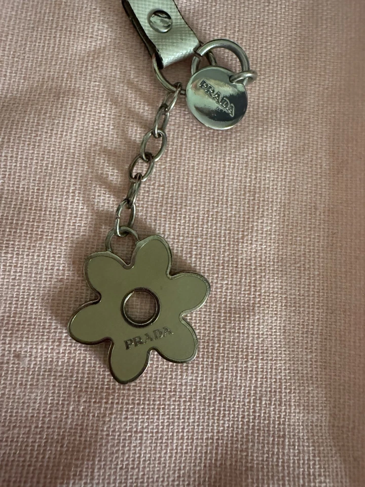 Dije de bolso y teléfono Prada Foto 2 de 3