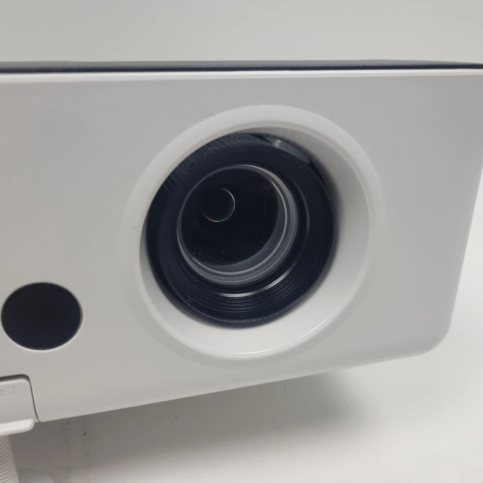 Sharp PG-LX2000 DLP Projector Portable 2800 Lumens Full HD Tested And Working - Image 3 of 4