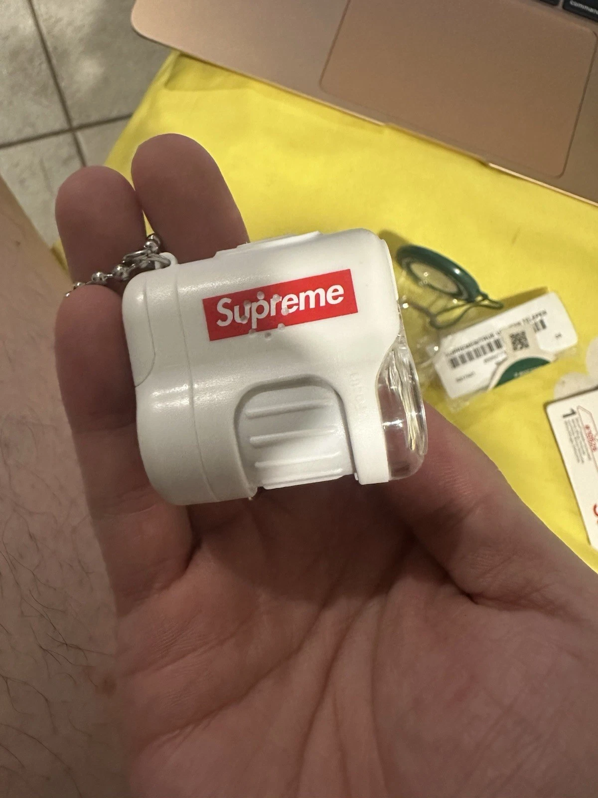 Porte clés microscope de poche Supreme Raymay 20X (SS23)