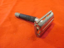 1971 R2 GILLETTE TTO SAFETY RAZOR