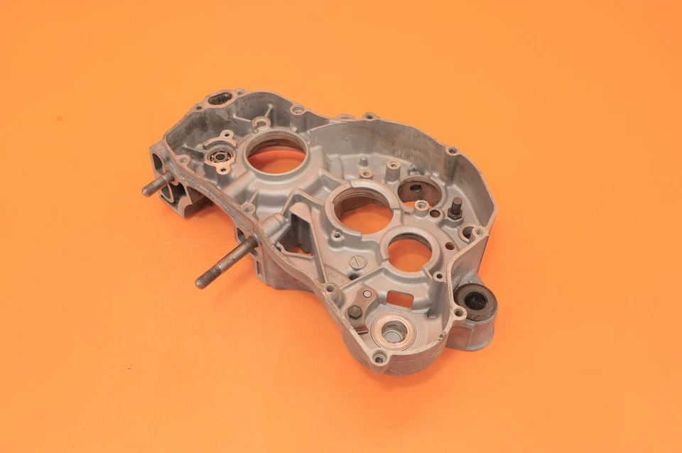 2001 01-02 RM250 RM 250 原始设备制造商右曲轴箱发动机底端卡特块半 — 第 4/4 张图片