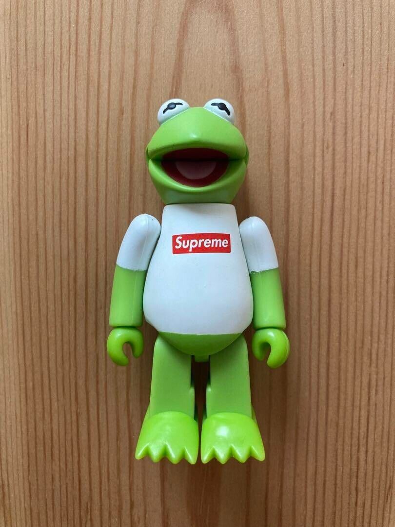 Supreme x Kermit the Frog KUBRICK Medicom Toys Figure Logo T Supreme x Kermit the Frog KUBRICK Medicom Toys Figure Logo T