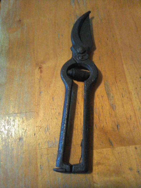 Antique Italy Vineyard Prunning Shears cast iron 9" 