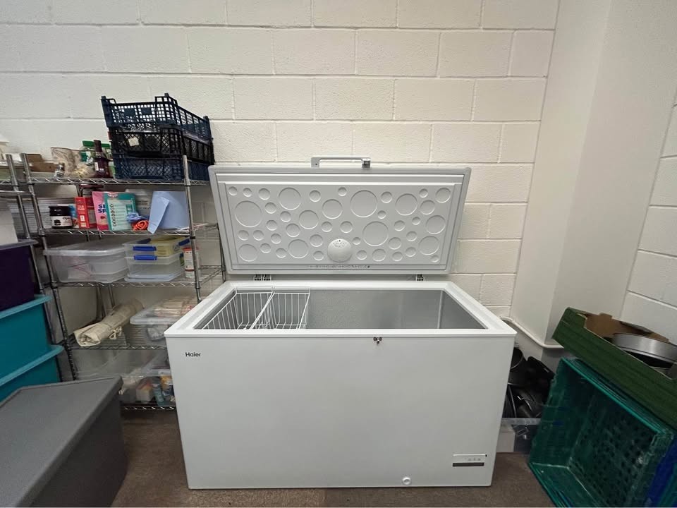 Haier HCE429F Chest Freezer White 83cm in Height and 139cm in Length