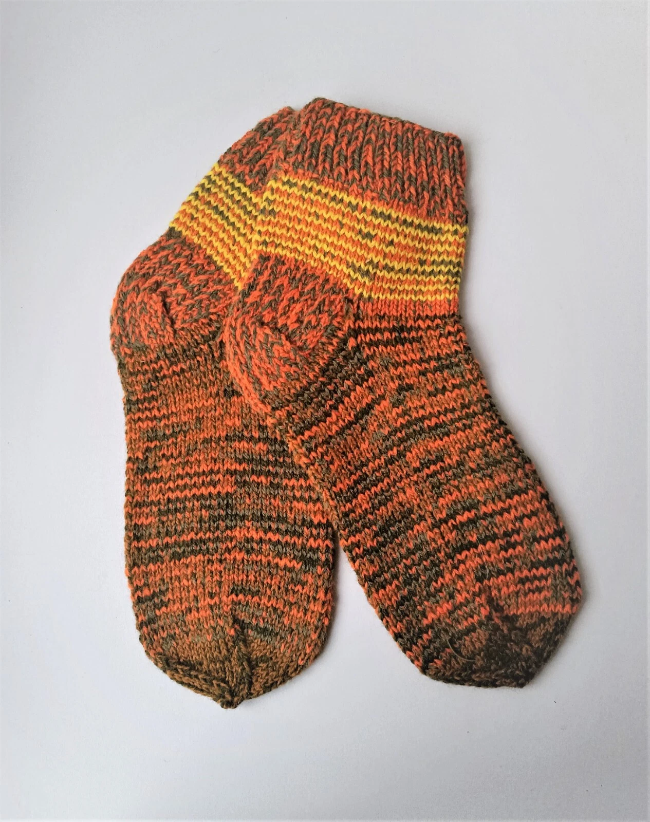 Size 9-10 1/2 women 8-9 1/2 men US / 41-42 EU Hand knitted socks