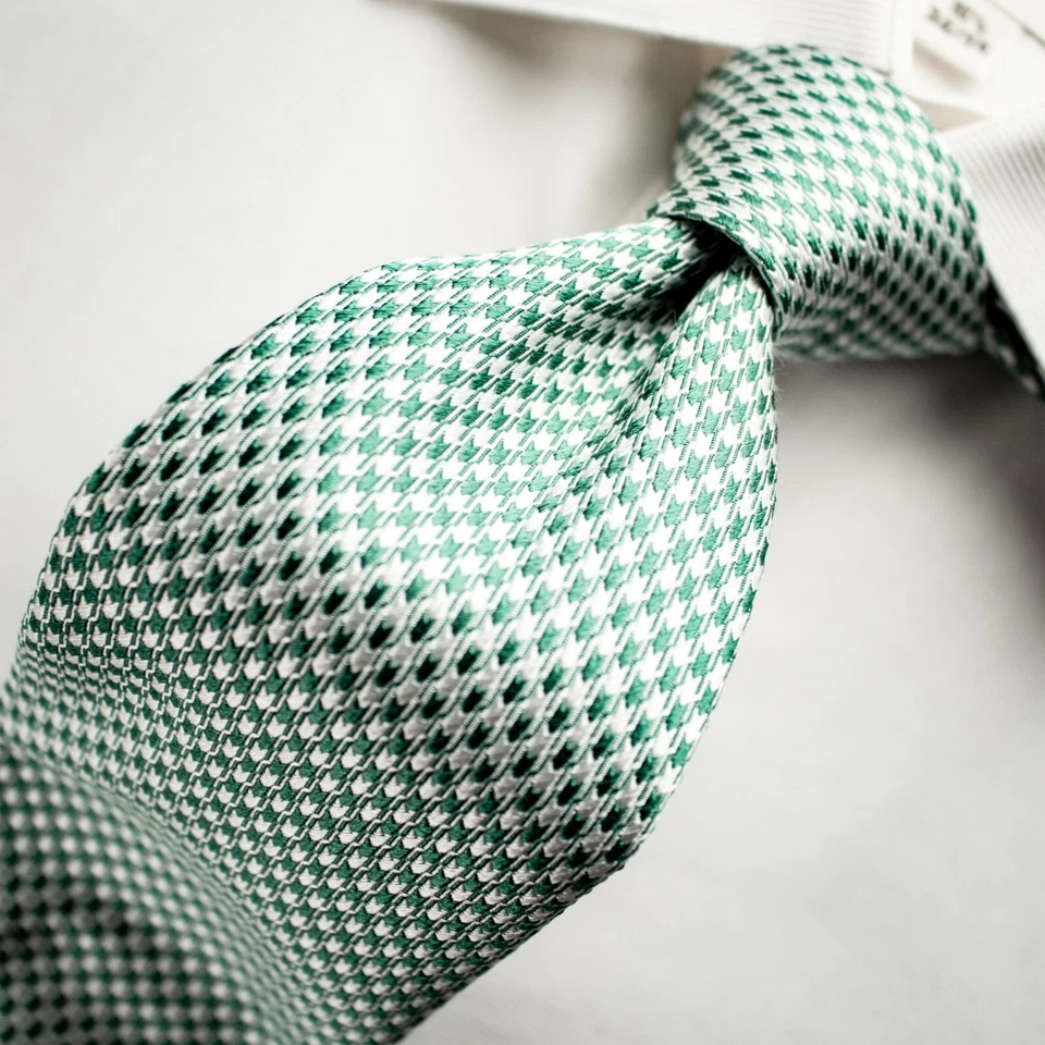 Corbata delgada de seda tejida geométrica verde blanca ROBERT TALBOTT 58,5" L X 3,25" W Foto 4 de 4