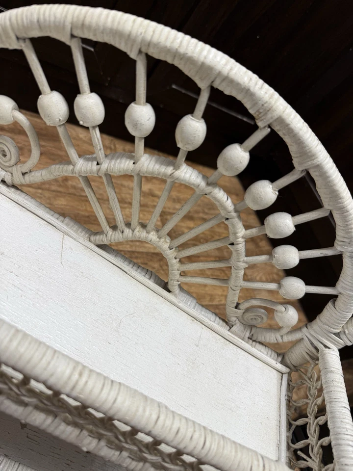 Estante independiente vintage de mimbre blanco de 2 niveles Shabby Chic Foto 2 de 4