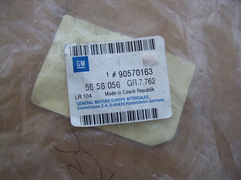 Cadillac Catera 1997-98 Cuerpo del acelerador Calentador Salida Manguera 90570163 Nuevo Antiguo Stock Foto 3 de 3