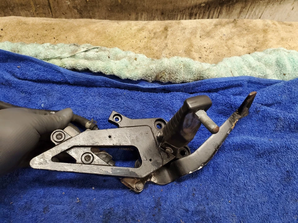 Kawasaki Ninja EX 500 R EX500 500 D 1999 juego trasero derecho pedal reposapiés clavija Foto 2 de 4