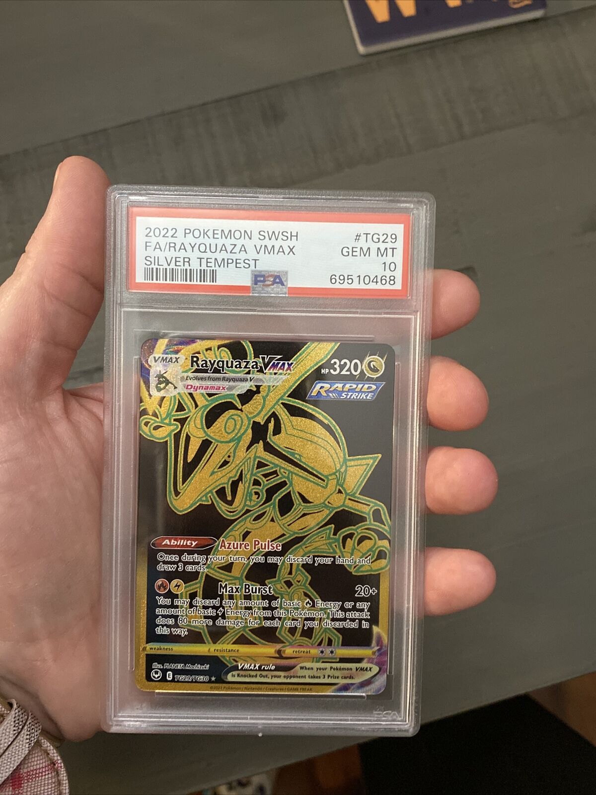 Rayquaza VMAX - TG29/TG30 - Secrète Gold Mille Poings - Carte Pokémon  Tempête Argentée EB12 - DracauGames