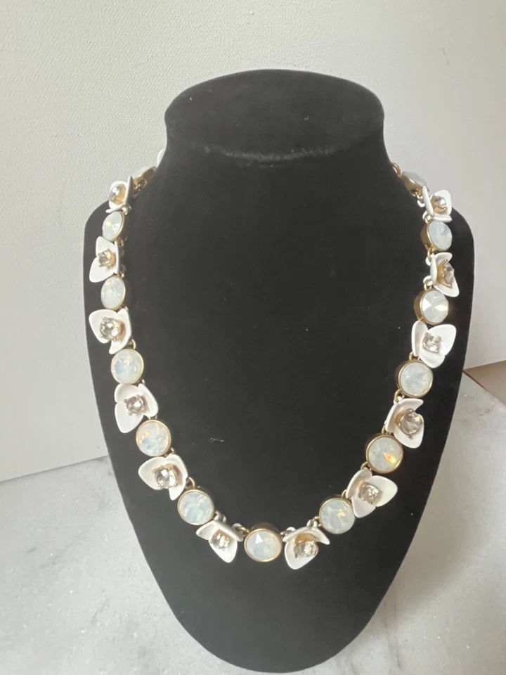 Collar J Crew Floral Esmalte Blanco Opalescente Brûlée Brulee Cristal Transparente Oro Foto 2 de 4