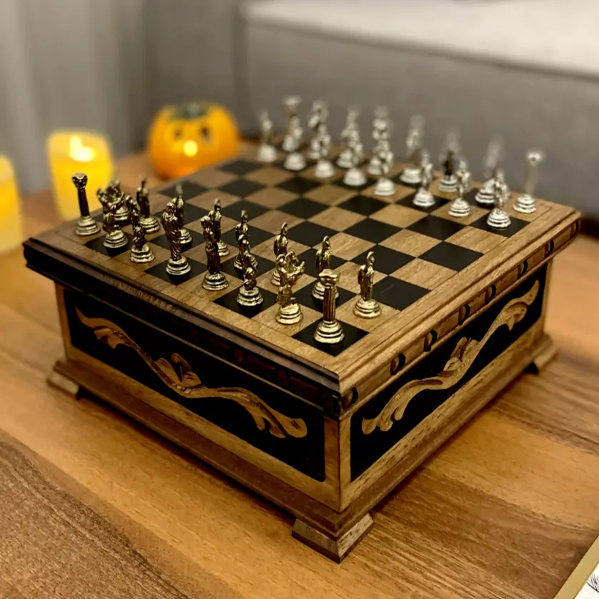 Handcrafted wooden chess set - Noblie - luxury gift store