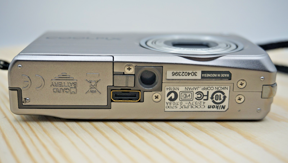 【美品・動作品】Nikon COOLPIX S700 シルバー Nikon COOLPIX S700 12.1MP Digital Camera - Silver for sale