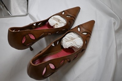 AUHTENTIC Vintage Prada hellbraune Leder-Pumps Cut-Out spitz zulaufend, UK 5,5