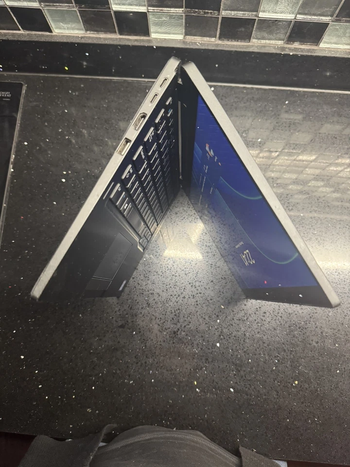 Dell LATITUDE 7390 2-in-1 Touch 13" i5-8250U 256GB SSD 8GB EXCELLENT BATTERY  - Image 3 of 4